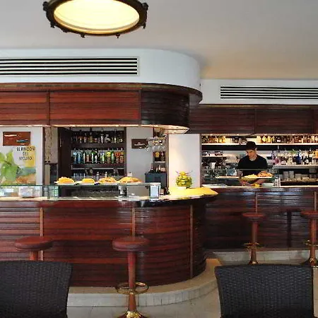 Regollera * Ноха